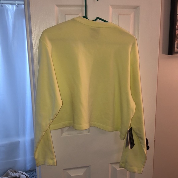Nike woman’s sweater cropped never worn with tags! Pretty neon colour! - Picture 2 of 5